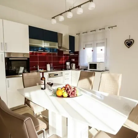 Graica Family Apartment *