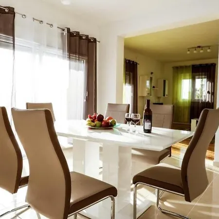 Graica Family Apartment